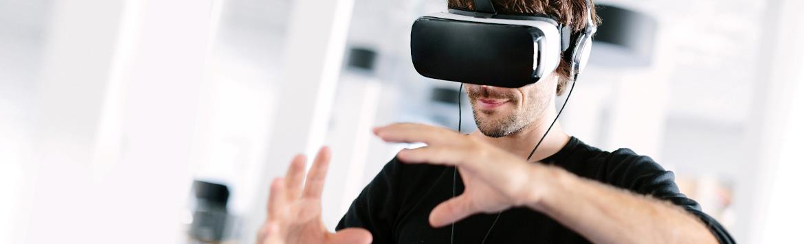 <p>Bliver virtual reality en integreret del af fremtidens virksomhed og i så fald, hvad kommer den nye teknologi til at betyde?</p>
